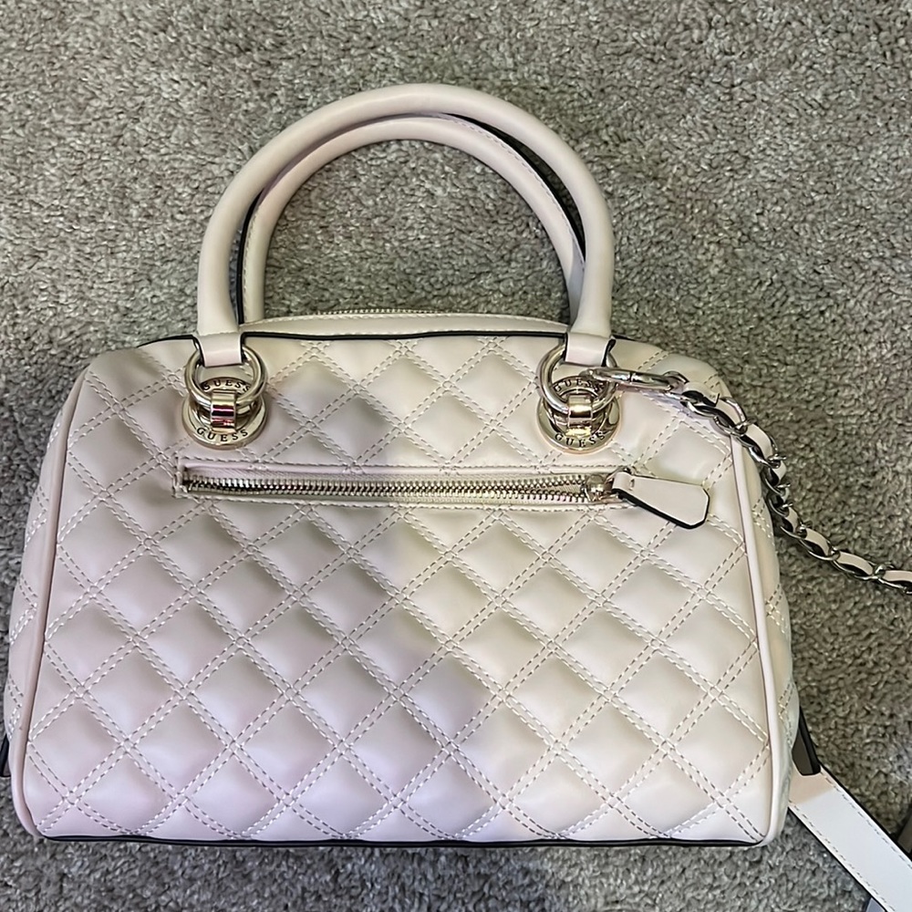 Guess shoulder bag.